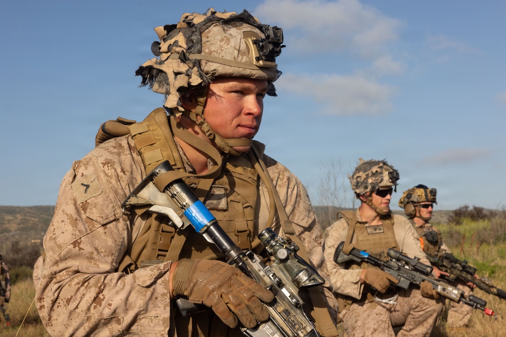 13th MEU Participates in Vertical Assault Course