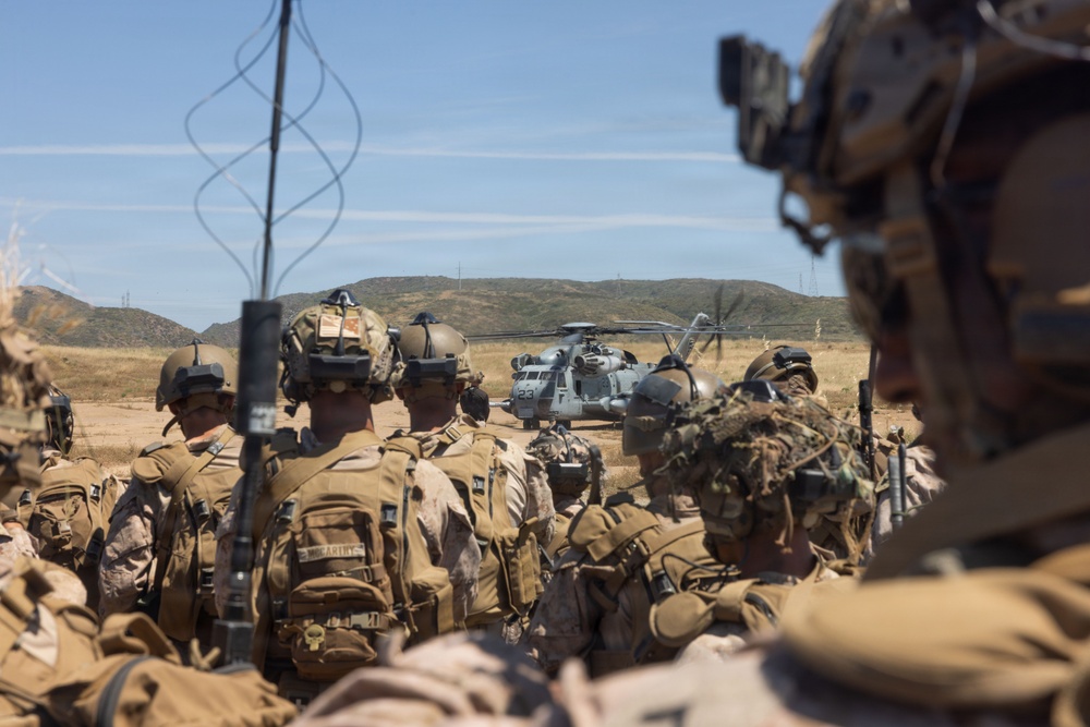 13th MEU Participates in Vertical Assault Course