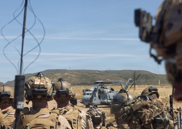 13th MEU Participates in Vertical Assault Course