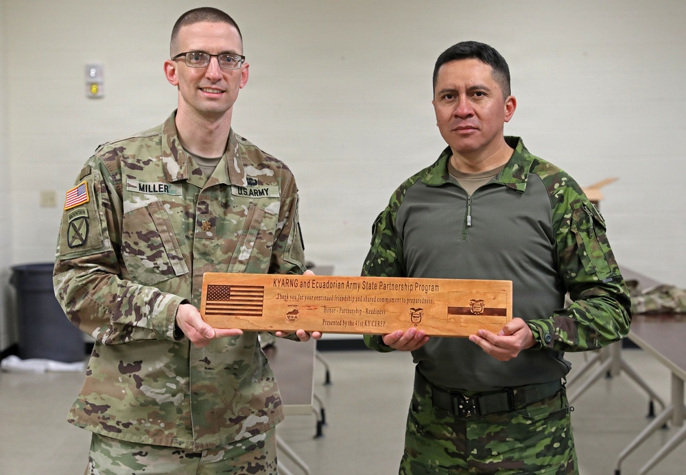 Ecuadorian soldiers observe Kentucky National Guard Civil Support Team