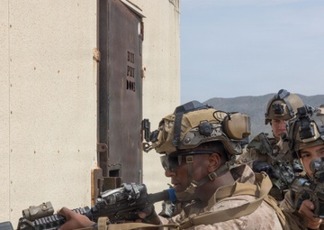 13th MEU Participates in Vertical Assault Course