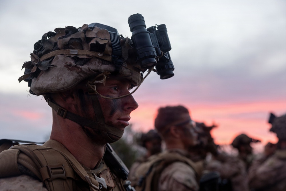 13th MEU Participates in Vertical Assault Course