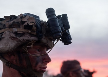 13th MEU Participates in Vertical Assault Course