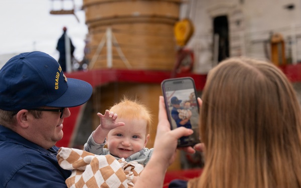 A U.S. Coast Guard Cutter Polar Star (WAGB 10) crew member poses for a family photo at Coast Guard Base Seattle after being reunited with family following a 146-day Antarctic deployment in support of Operation Deep Freeze, April 13, 2026.