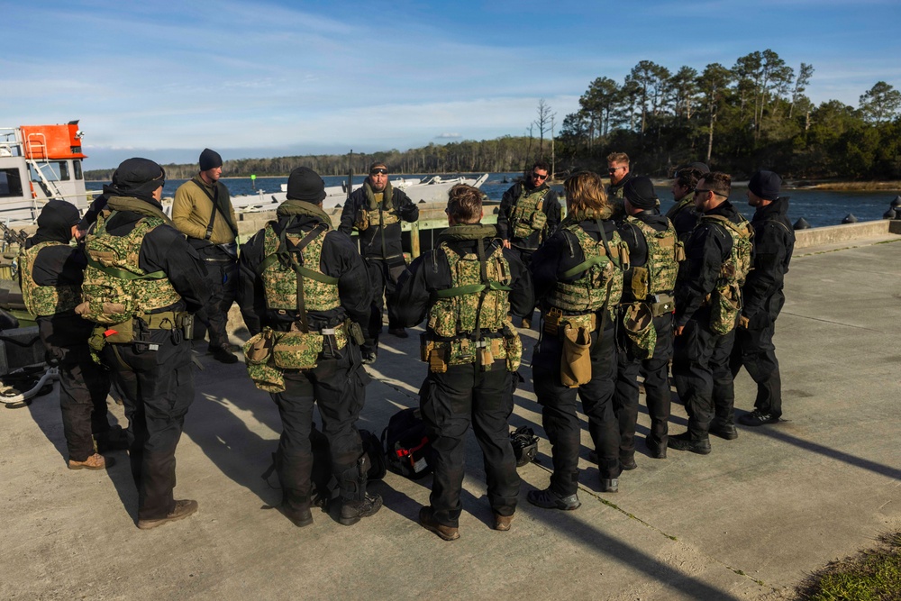Qua Patet Orbis. Dutch Mariners Sharpen Skills at Cherry Point Ranges