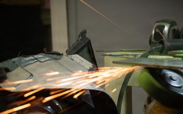 Ronald Reagan Contractors Work In Ready Room