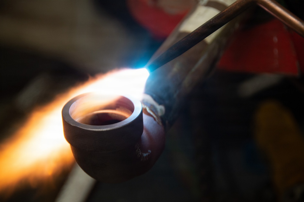 Ronald Reagan Contractors Work In Ready Room