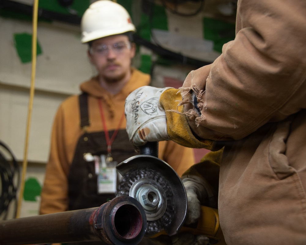 Ronald Reagan Contractors Work In Ready Room