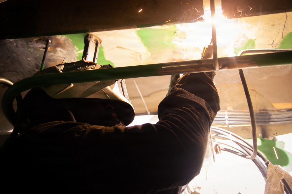 Ronald Reagan Contractors Work In Ready Room