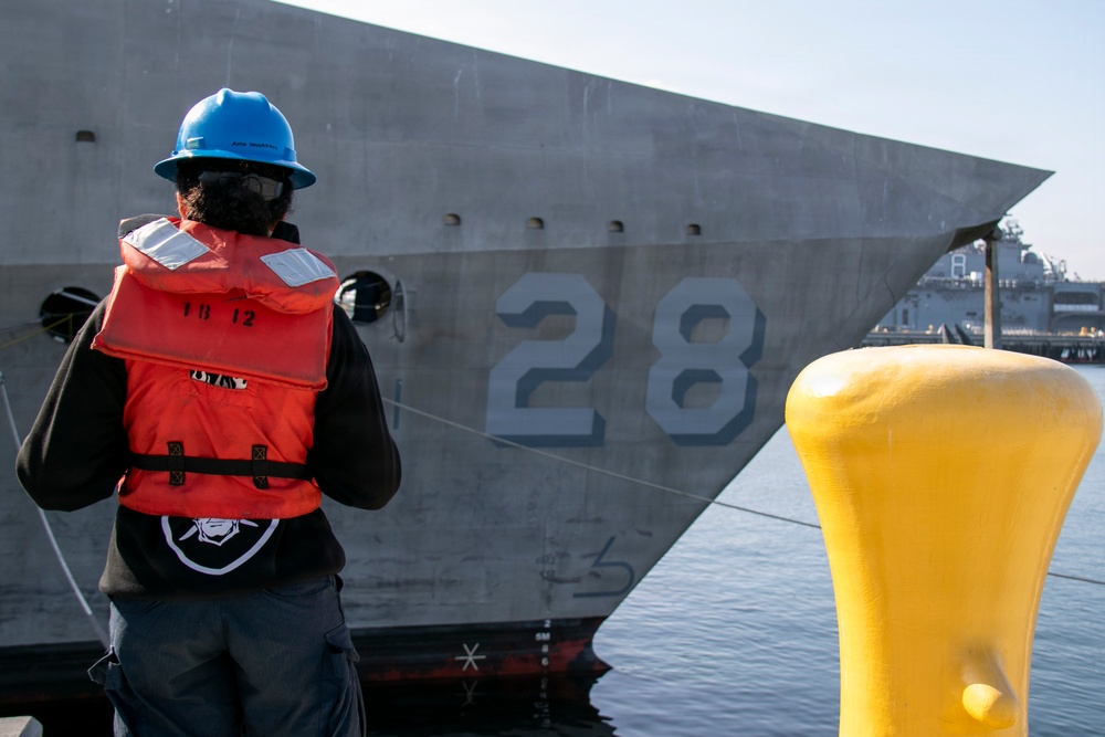 USS Savannah (LCS 28) arrives in Portland