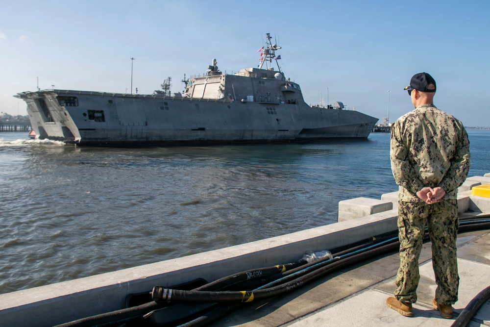 USS Savannah (LCS 28) arrives in Portland