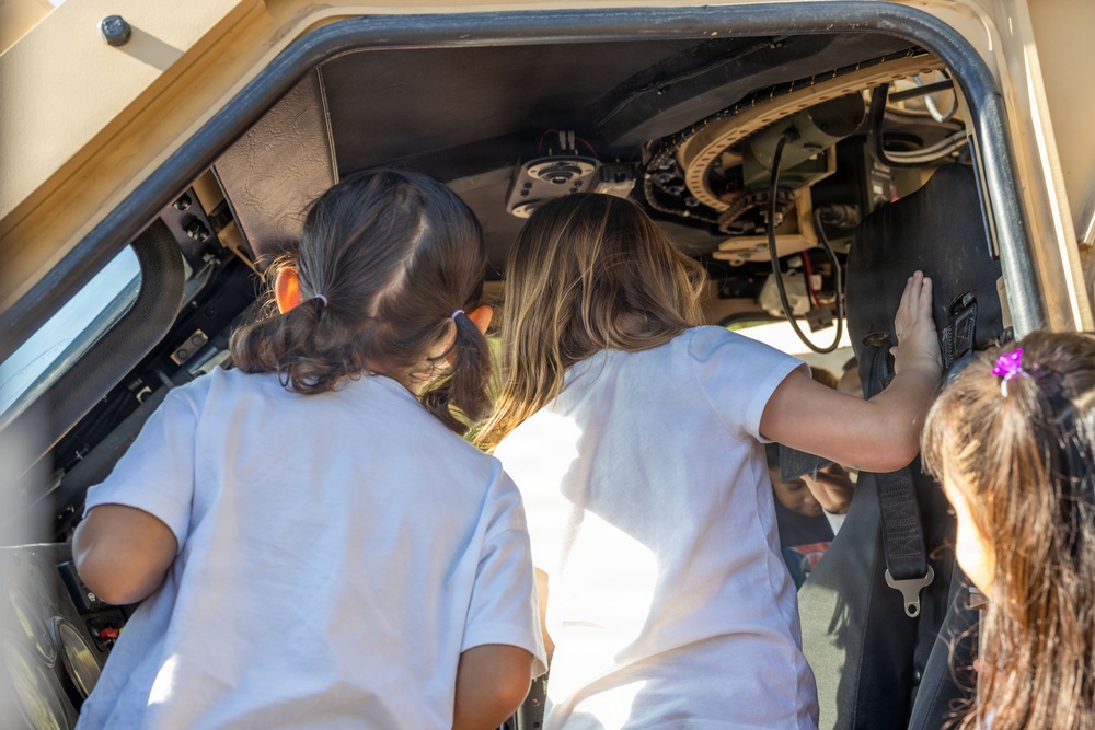 Marines with CLR-1 Visit Local Elementary School for Month of the Military Child