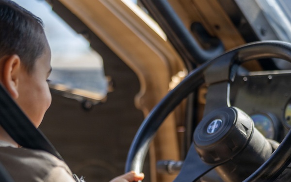 Marines with CLR-1 Visit Local Elementary School for Month of the Military Child