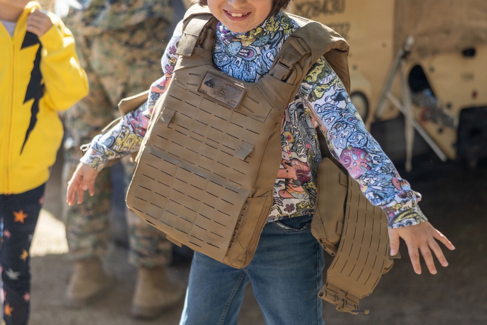 Marines with CLR-1 Visit Local Elementary School for Month of the Military Child