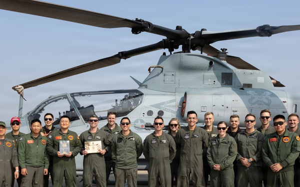 HMLA-369 holds pre-flight brief with Republic of Korea Marines