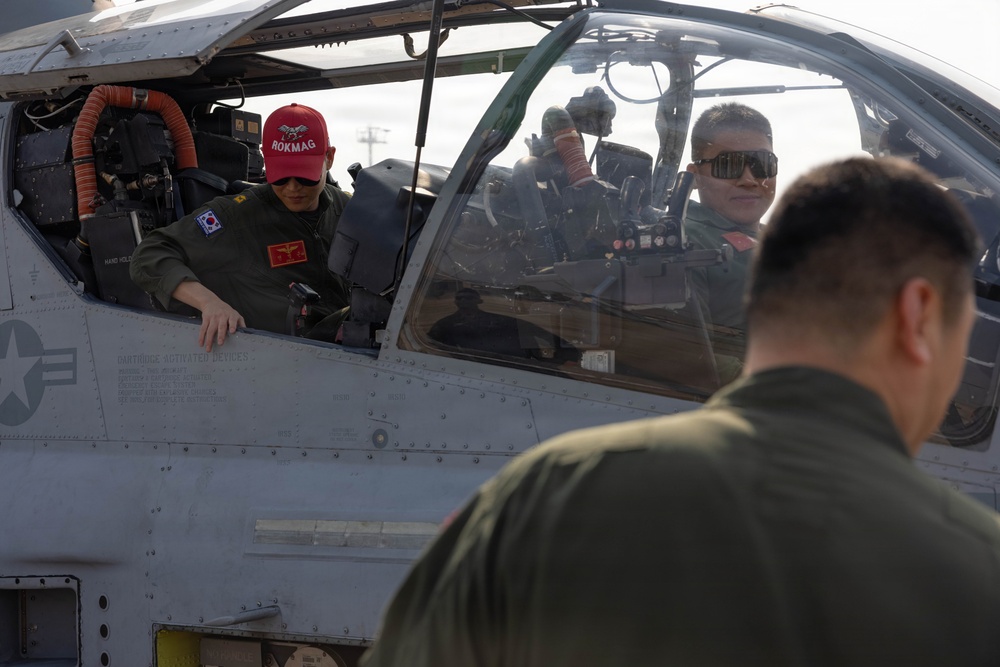 HMLA-369 holds pre-flight brief with Republic of Korea Marines