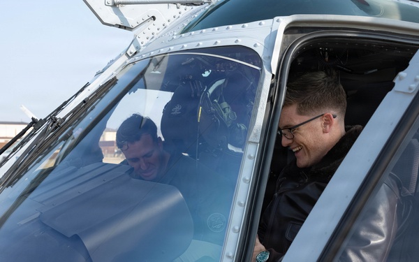 HMLA-369 holds pre-flight brief with Republic of Korea Marines