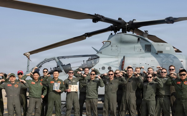 HMLA-369 holds pre-flight brief with Republic of Korea Marines