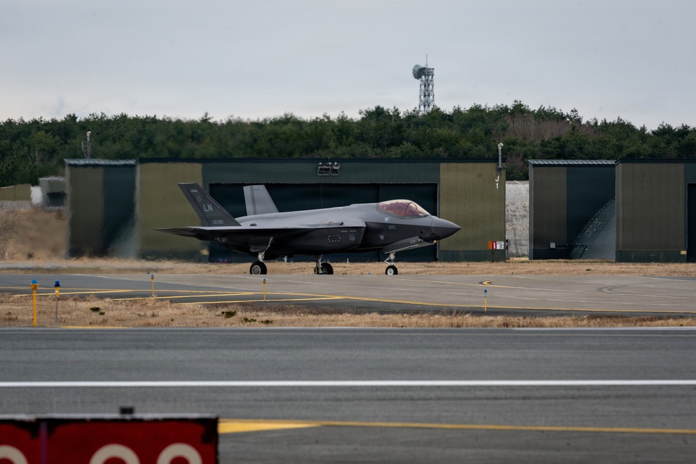 Misawa launches F-35 operations in historic first takeoff