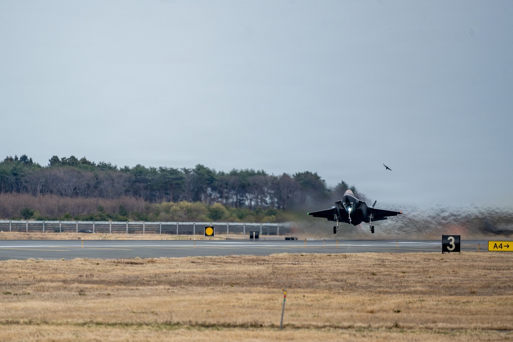 Misawa launches F-35 operations in historic first takeoff