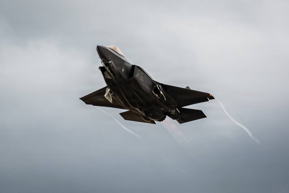 Misawa launches F-35 operations in historic first takeoff