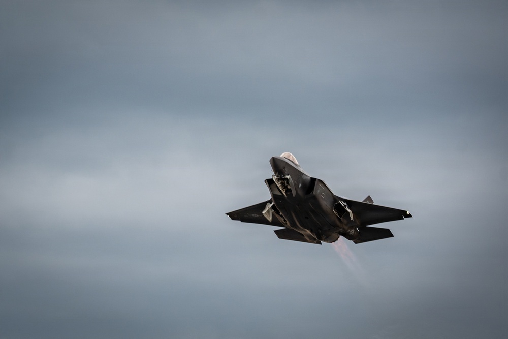 Misawa launches F-35 operations in historic first takeoff