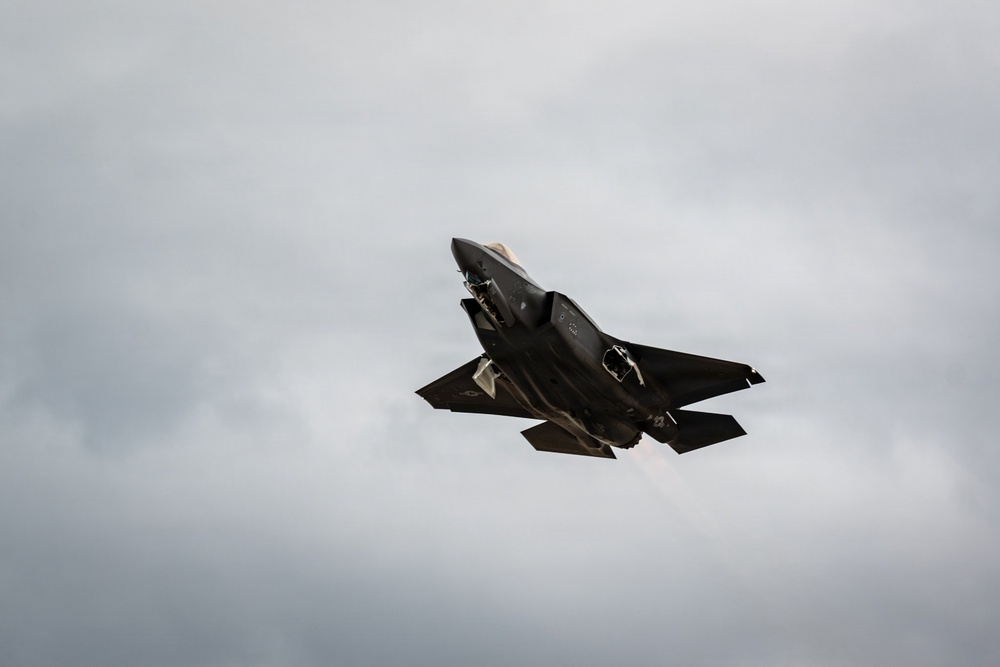 Misawa launches F-35 operations in historic first takeoff