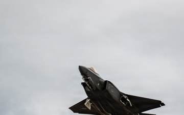 Misawa launches F-35 operations in historic first takeoff