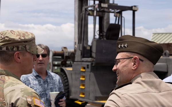 USTRANSCOM Deputy Commander Visits 8th TSC LSV