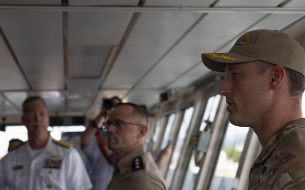USTRANSCOM Deputy Commander Visits 8th TSC LSV