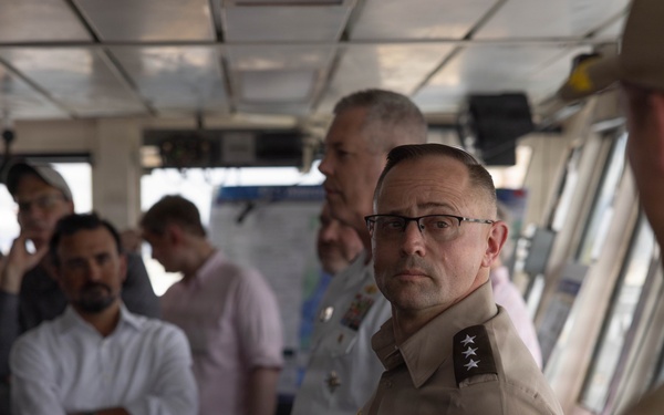USTRANSCOM Deputy Commander Visits 8th TSC LSV