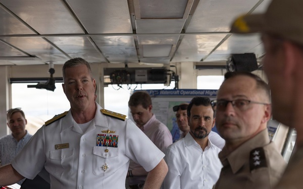 USTRANSCOM Deputy Commander Visits 8th TSC LSV