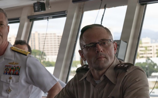 USTRANSCOM Deputy Commander Visits 8th TSC LSV