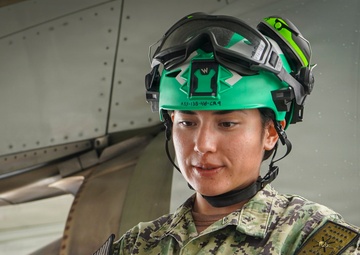 VP-26 Tridents Conduct Routine Maintenance