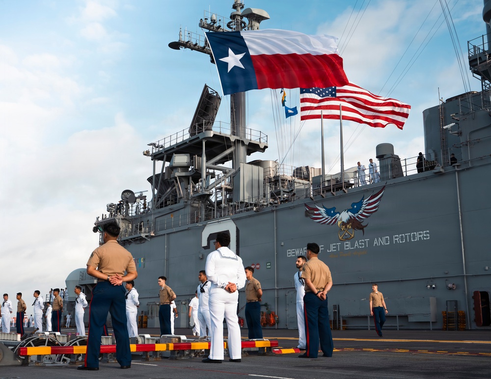 USS Kearsarge Arrives to Fleet Week Houston