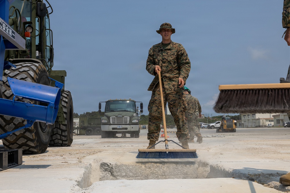 MWSS-172 trains in airfield damage repair