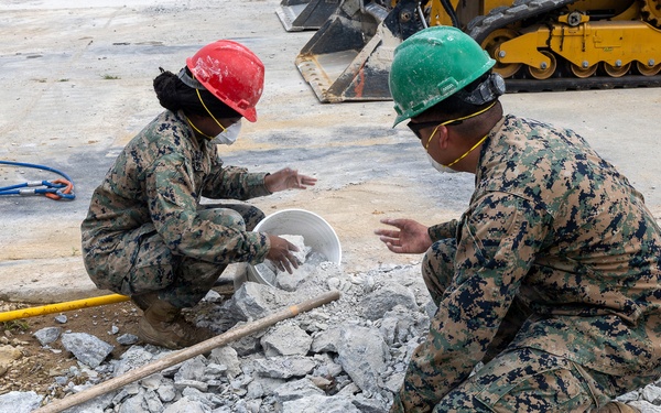 MWSS-172 trains in airfield damage repair