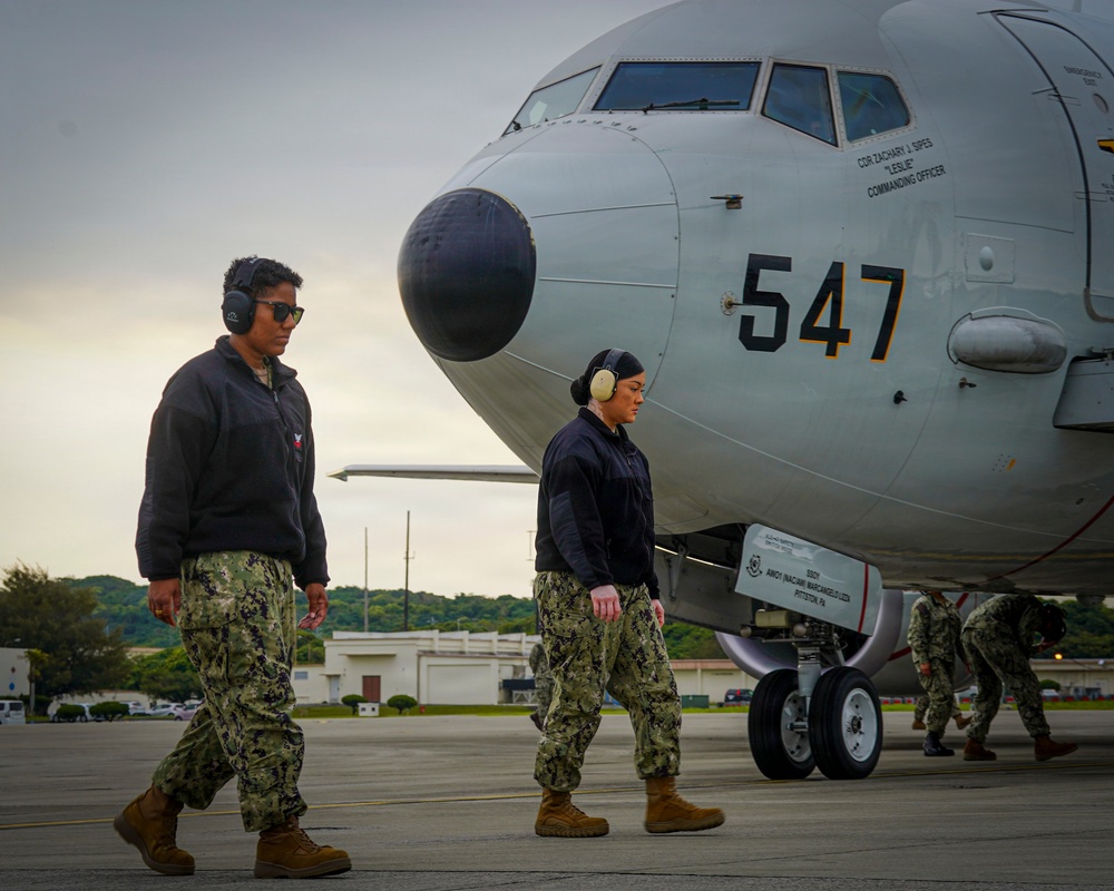 VP-26 Tridents Conduct Foreign Object Debris Walkdown