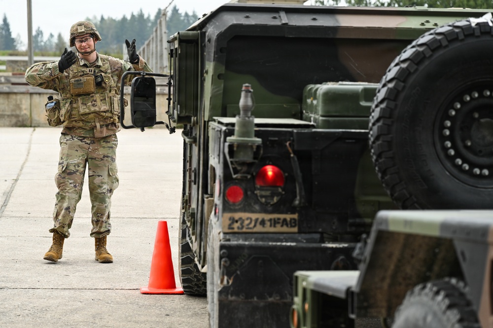 232nd Signal Company working on fundamentals