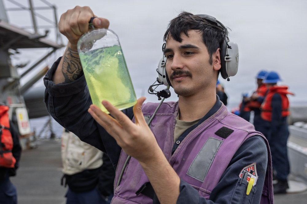Replenishment-at-Sea aboard USS Gonzalez (DDG 66)