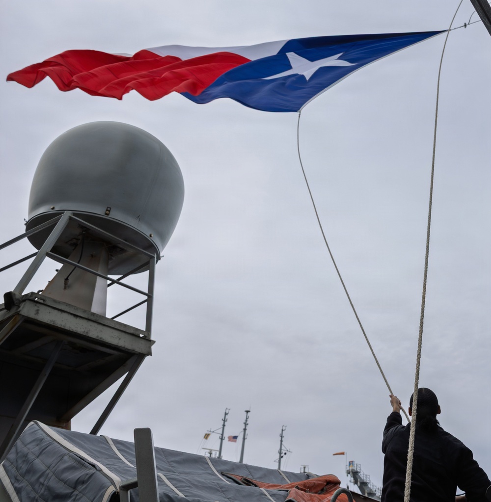 Replenishment-at-Sea aboard USS Gonzalez (DDG 66)
