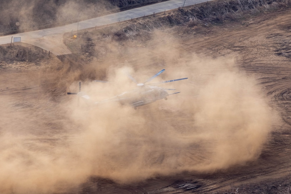 HMLA-369 participates in simulated air assault