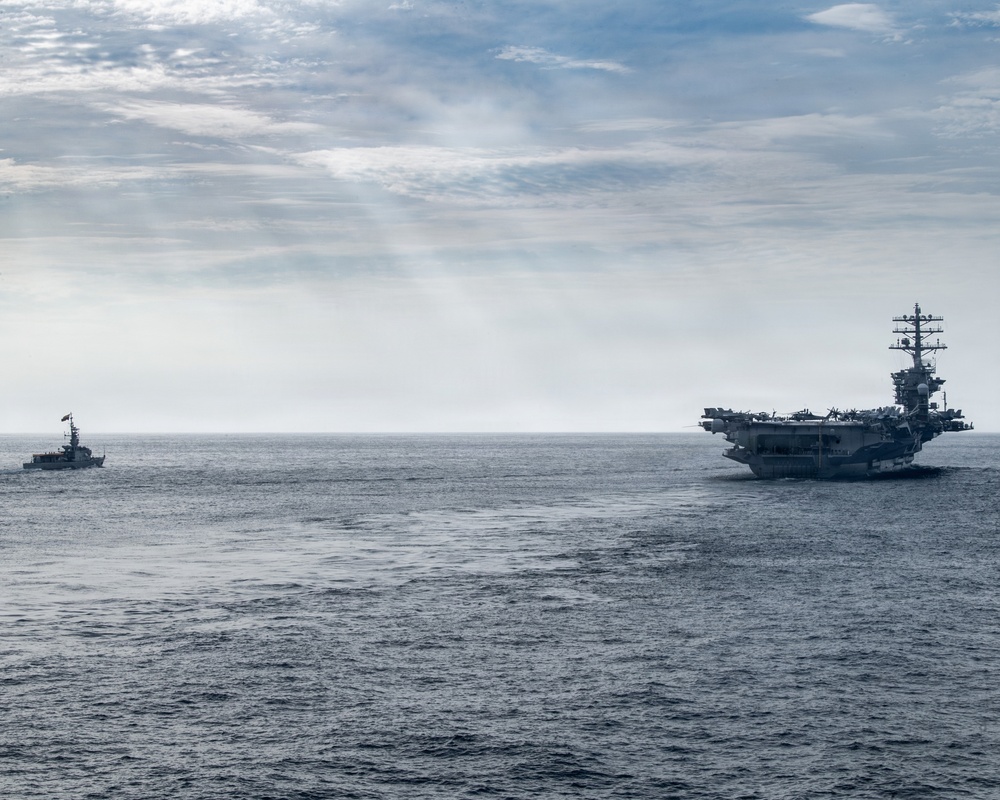 CSG 11/Ecuadorian Navy Photo Exercise