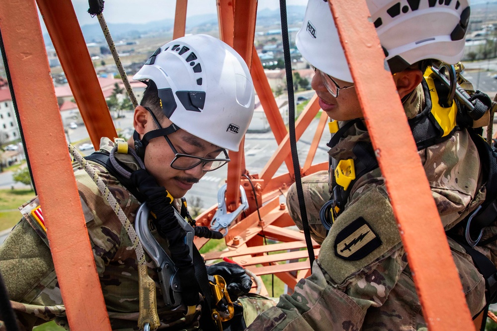 1SIG BDE Signal Month: 1st Signal Brigade conduct Mast System Tower Training at Camp Humphreys.