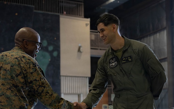 1st MAW assistant wing commander visits HMLA-369 during KMEP 26.1