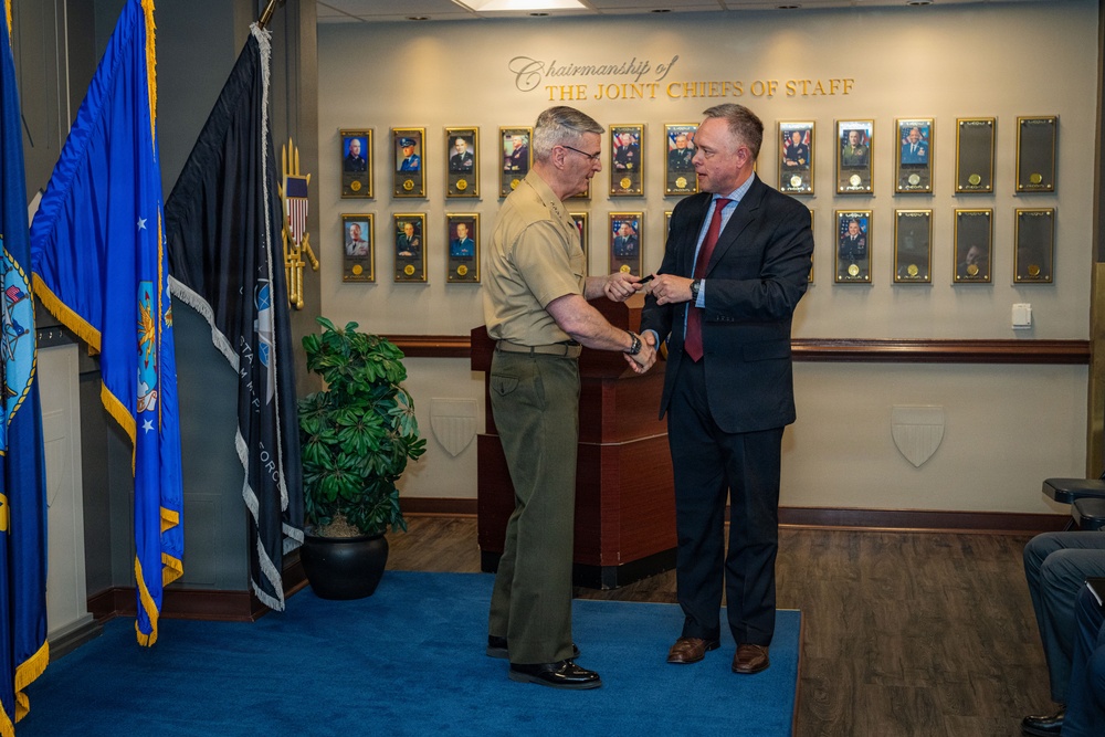 VCJCS addresses USAWC Class of 2026