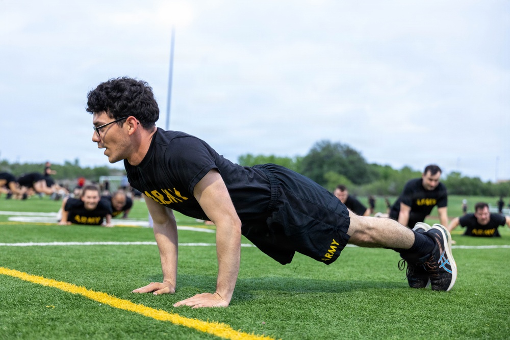 Military Intelligence Soldiers participate in MI Week