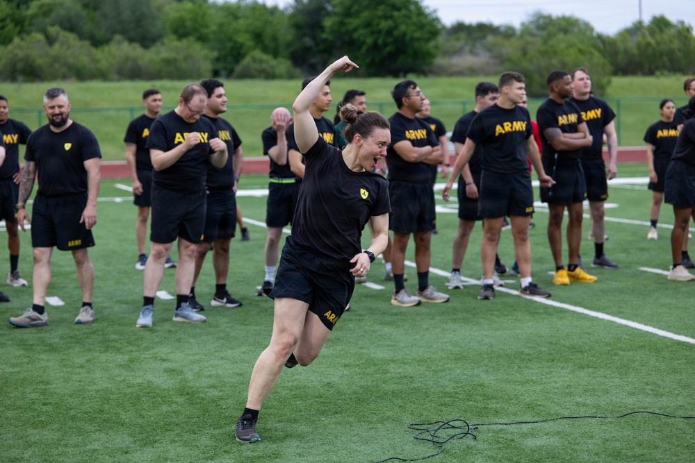 Military intelligence soldiers participate in MI Week