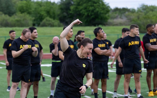 Military intelligence soldiers participate in MI Week