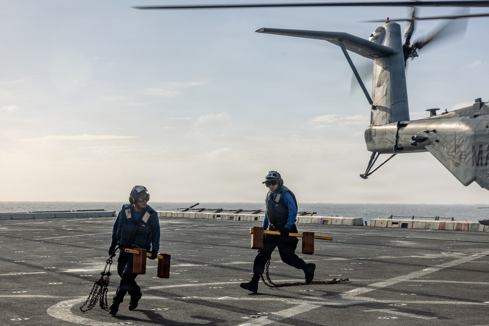 22nd MEU (SOC) | VMM-263 (REIN) CH-53E Flight Operations Aboard USS San Antonio